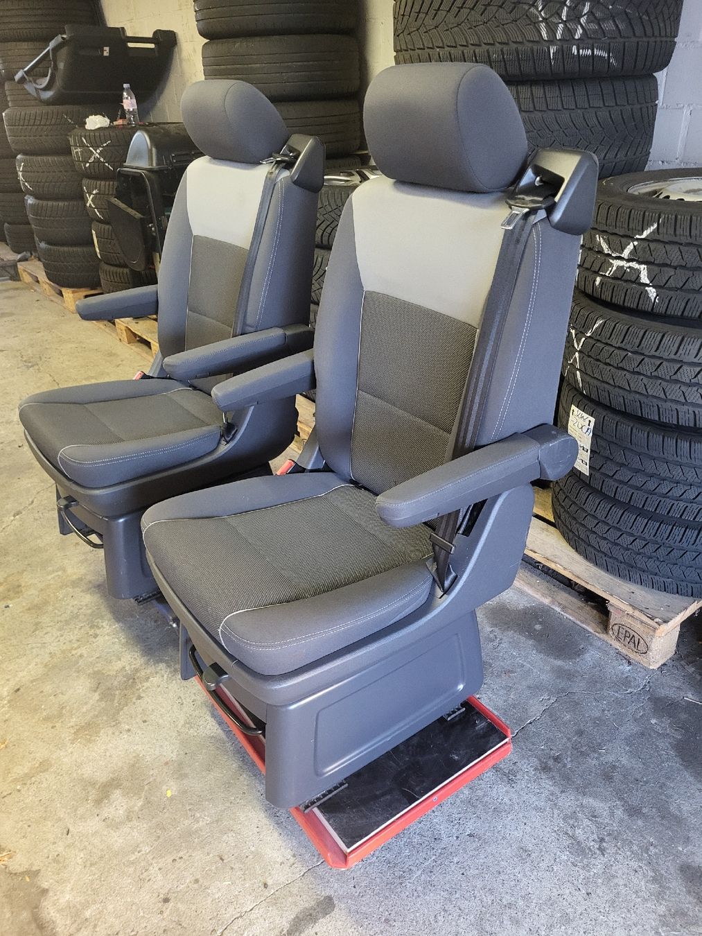 VW Toutes les pièces auto: VW T5  T6  T6.1 Einzelsitze – D'occasion à Arnegg par beda11 5