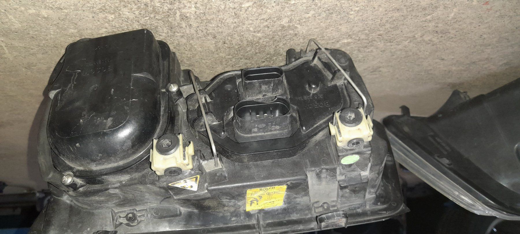 Fari: Xenonscheinwerfer VW Bora – Usato da Cham venduto da vento9 8