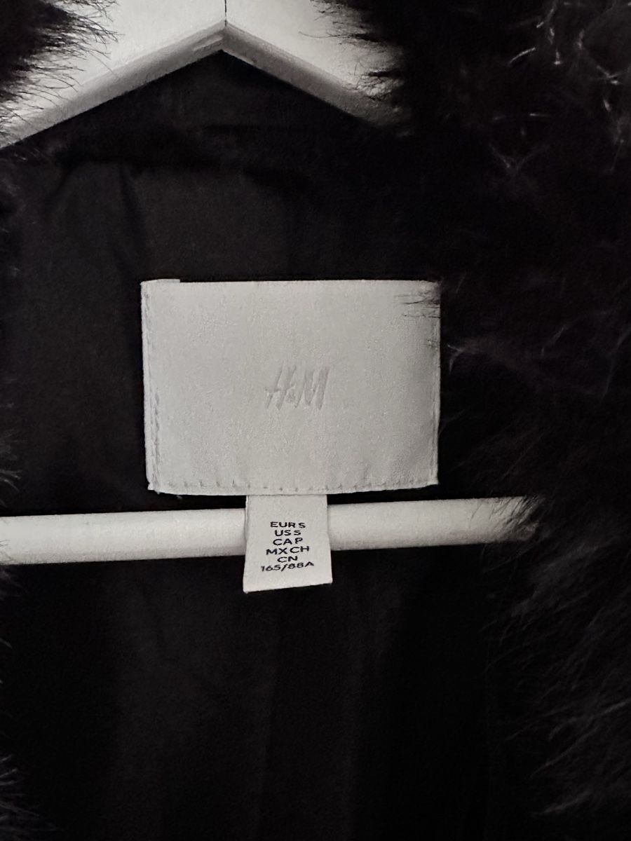 H&M Cappotti: H&M Kunstfell Mantel Schwarz, Lang, Gr. S – Nuovo (secondo la descrizione) da Zürich venduto da ElissZurich 3