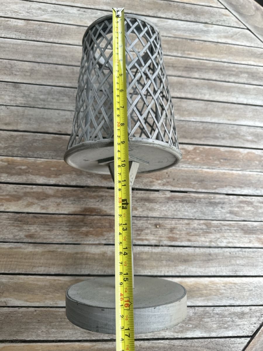 Tutte le decorazioni: Grey Metal Garden Candle Holder - Rustic Style! – Usato da Zürich venduto da mhm_6rhw 3
