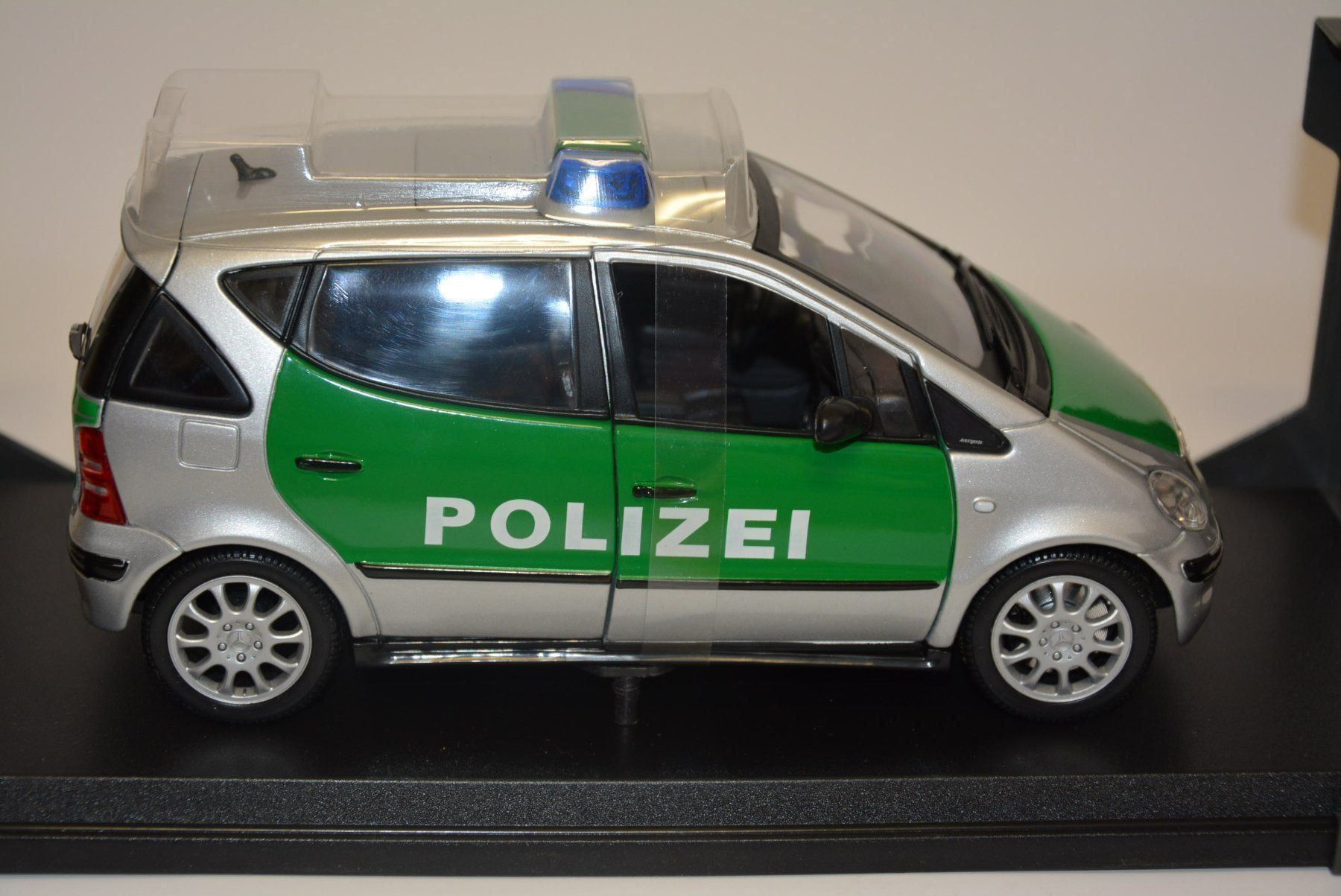 Mercedes-Benz Modellini d'auto: Mercedes Benz A-Klasse Longversion 1:18 – Nuovo e nell'imballaggio originale da Goldach venduto da Feivel9 3