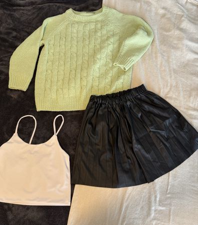 Leichtes Pullover-Set 🧶 Sommer-Outfit Top & Faltenrock 🖤