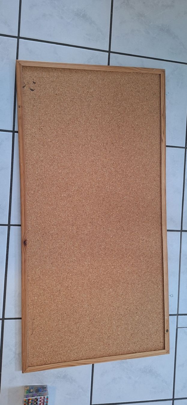 Apribottiglie & Tappi per chiusura: Kork Pinwand inkl. Nadeln – Usato da Schwyz venduto da cla_8w6t 2