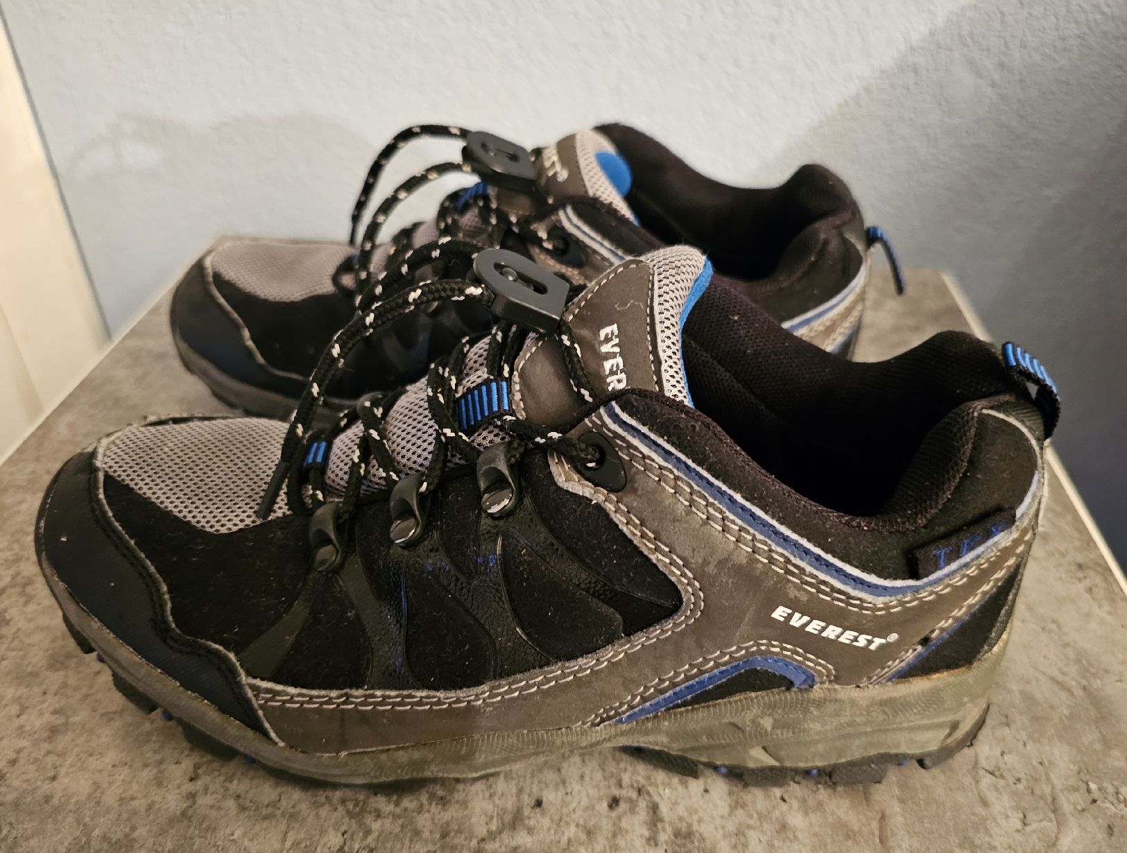 Everest Scarpe per ragazzi: Trekkingschuhe / Wanderschuhe Everest in Grösse 36 – Usato da Niederhasli venduto da Maluja