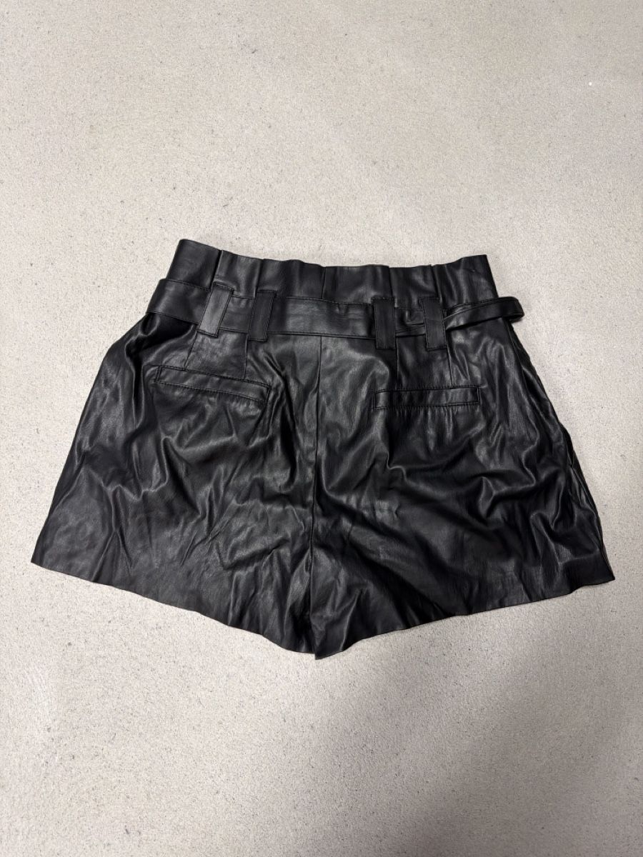 Only Hosen: Kurze Hose Kunstleder ONLY schwarz Grösse 38 – Neu (gemäss Beschreibung) aus Känerkinden von melbaumg 1