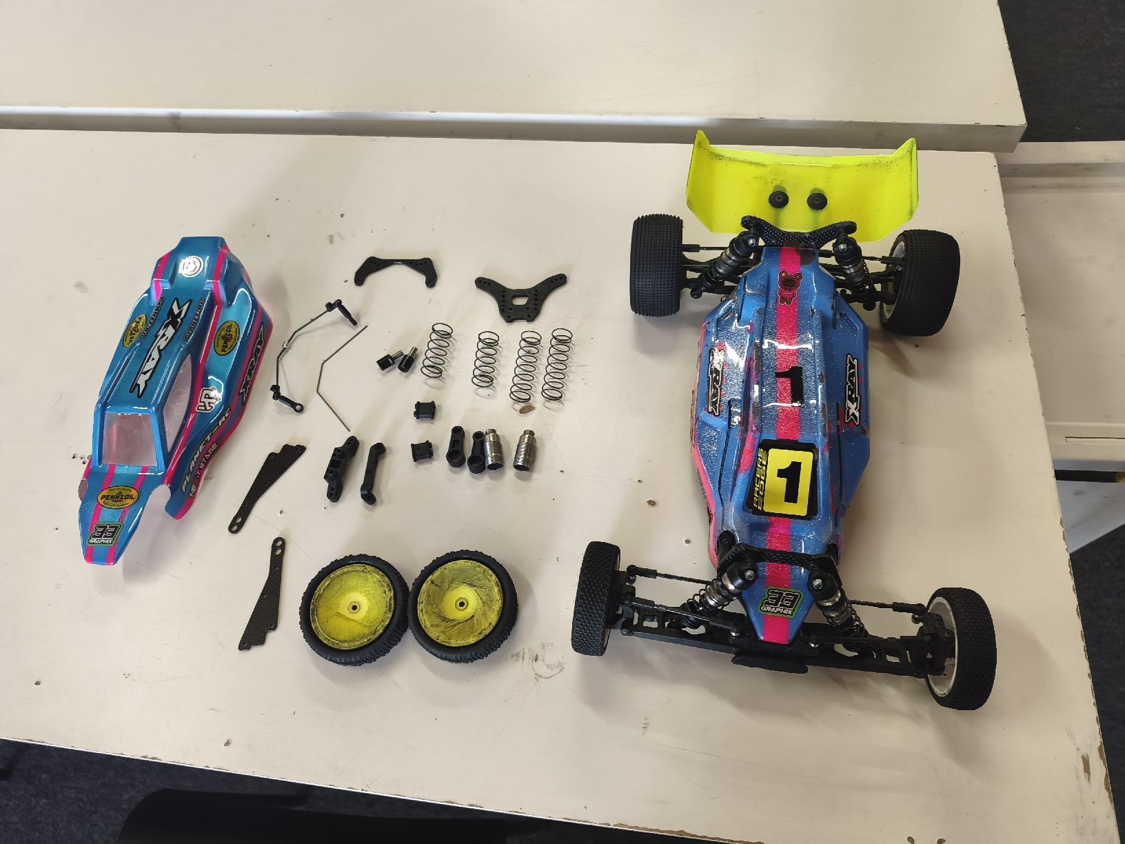 XRay RC Kits de montage: XRAY XB2 21 Carpet Buggy – D'occasion à Schweizersholz par Toni2000 3