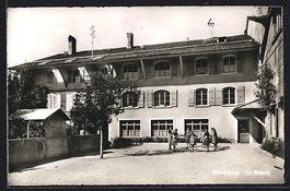 Burtigny, La Maison, Tanzende Mädchen