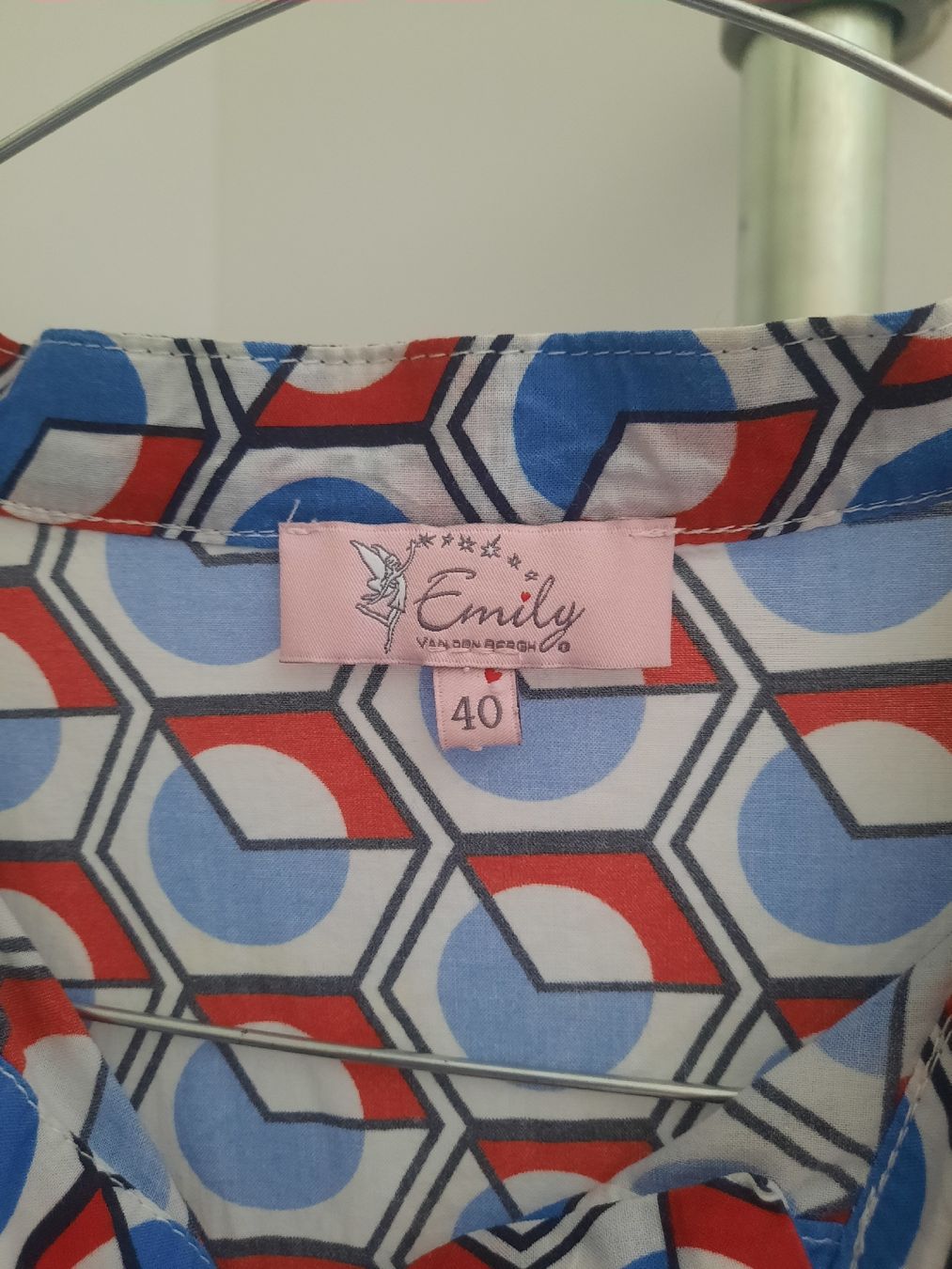 Emily van den Bergh Blusen: Schöne, leichte, Emily van den Bergh Bluse, gemustert, Grös – Gebraucht aus Melchnau von adelboden01 3