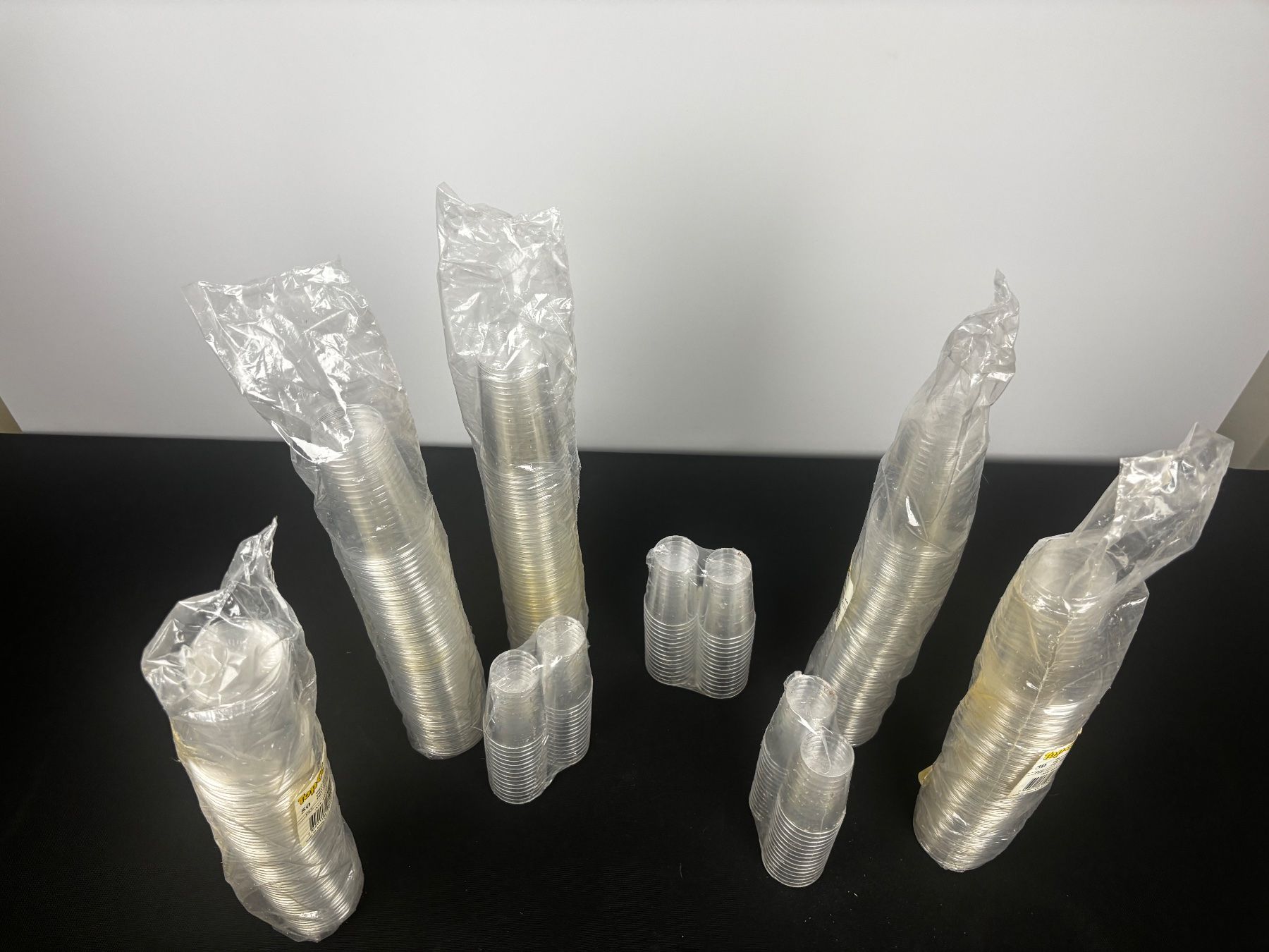 Set di piatti: Plastikbecher – Usato da Wettingen venduto da Wendemarket 2