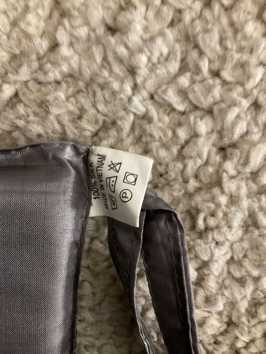 Schlafsäcke: Seidenschlafsack - hell grau (1/2) – Neu und originalverpackt aus Bern von car_x9fc 4