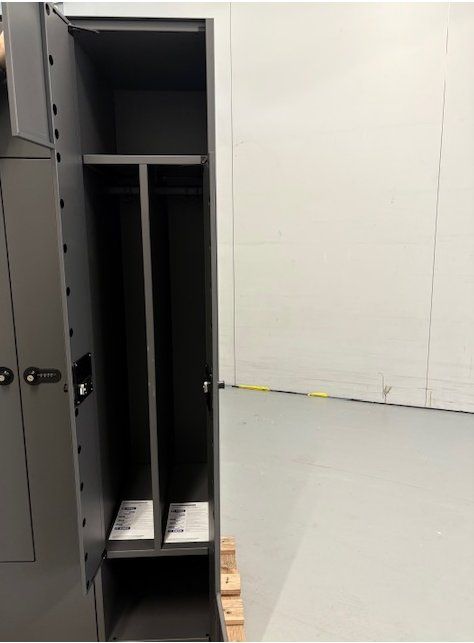 Guardaroba: LO Guard Garderobe (neu) – Usato da Gossau SG venduto da PSAG9200 1