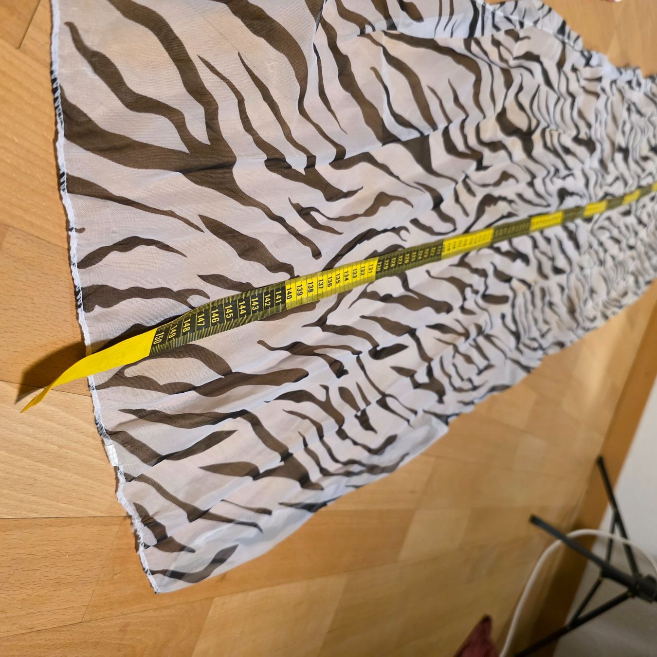 Foulard & Sciarpe: Leichter Sommer Schal mit Zebra Muster – Difettoso da Wald ZH venduto da CapLux 1