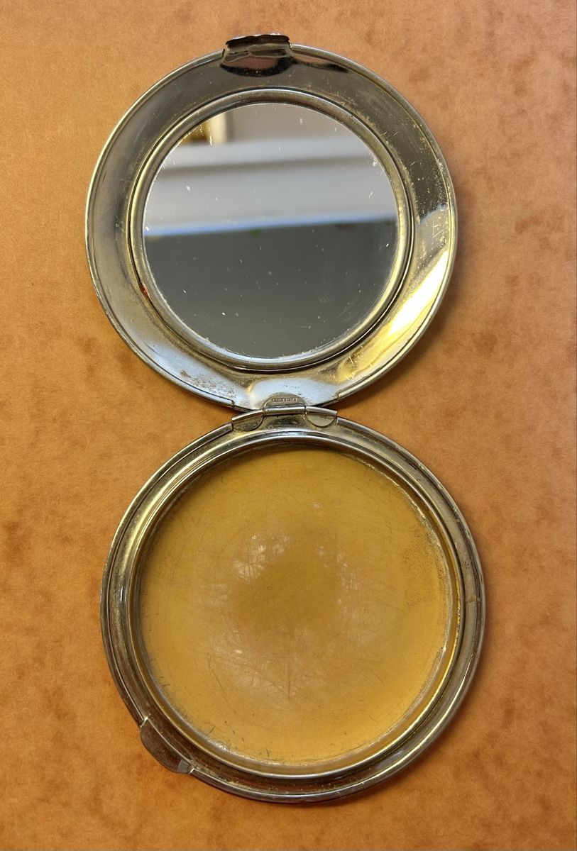 Specchi: Vintage Art Deco Rowenta Puderdose, rot, Initiale N – Usato da Bern venduto da N_Jei 2