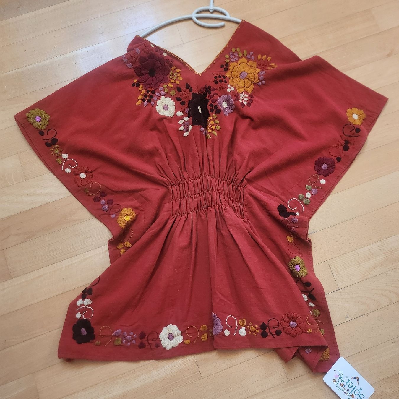 Tuniken: Rote bestickte Tunika – Neu und originalverpackt aus Forch von ang_bhq6 2