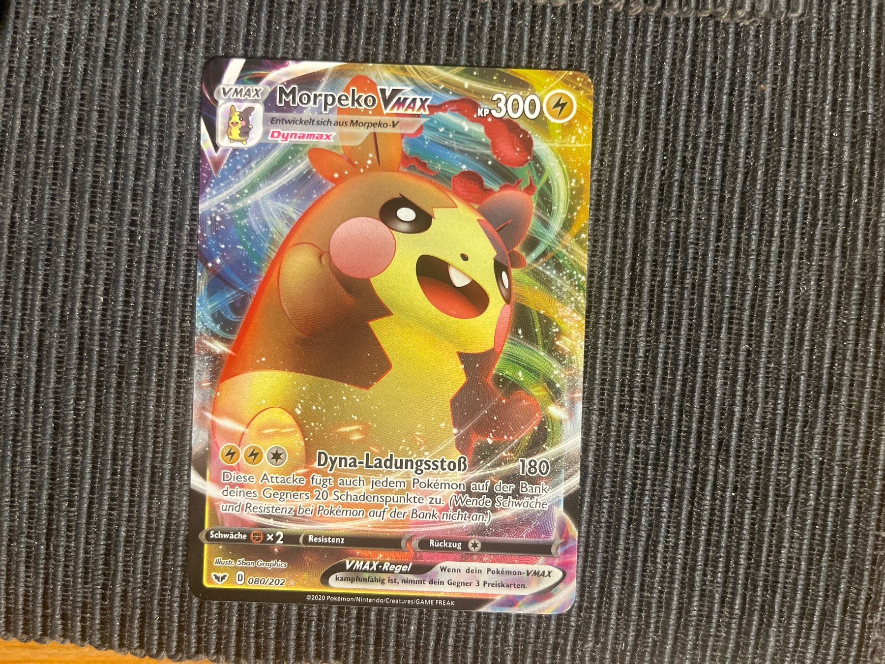 Pokémon Carte collezionabili: Pokemon Morpeko Vmax Shield & Sword near Mint – Nuovo (secondo la descrizione) da Wabern venduto da Collectfun