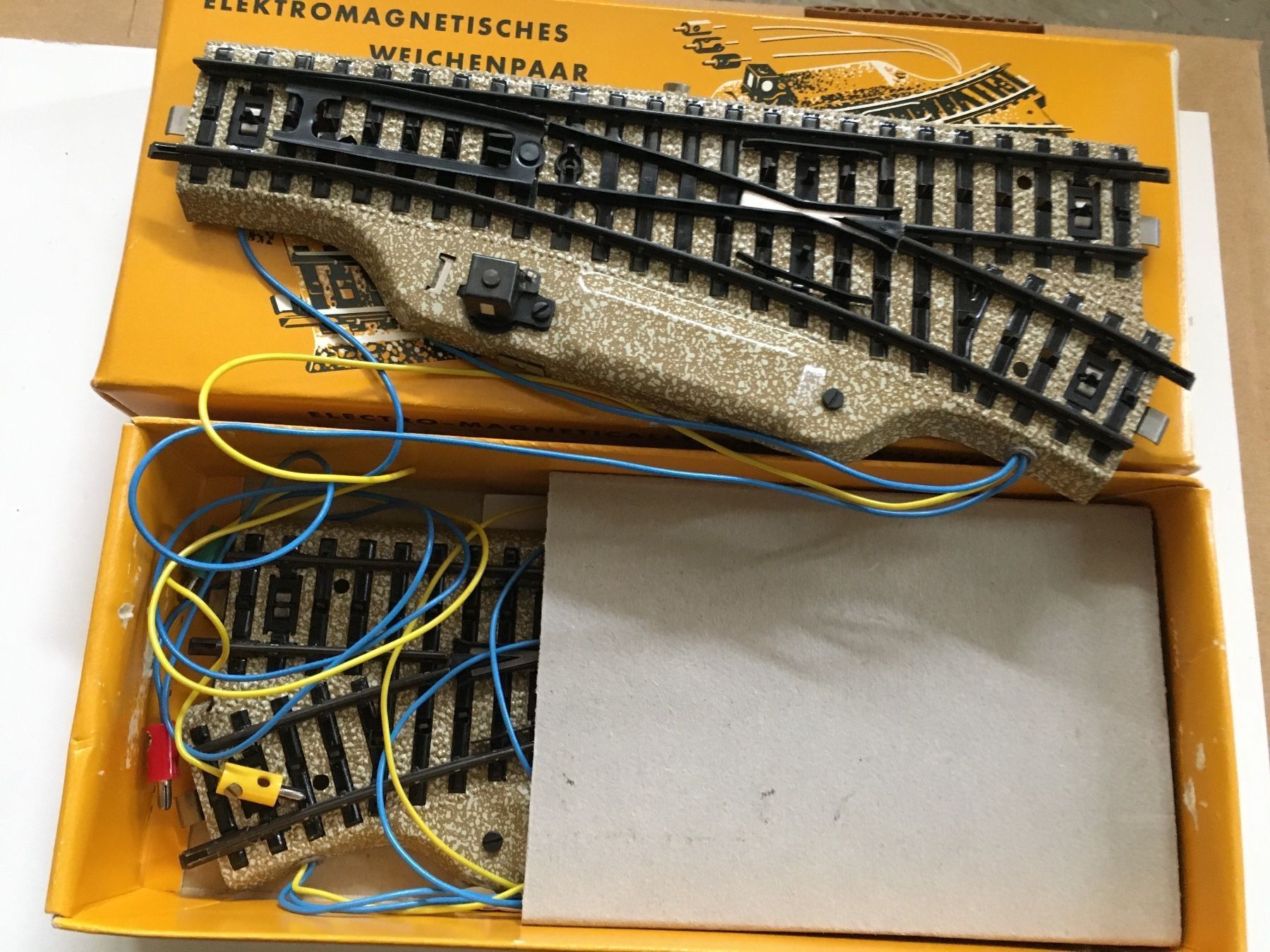 Märklin Modellini di ferrovie: Märklin Elektromagnetisches Weichenpaar – Usato da Grellingen venduto da Toyhamster 2