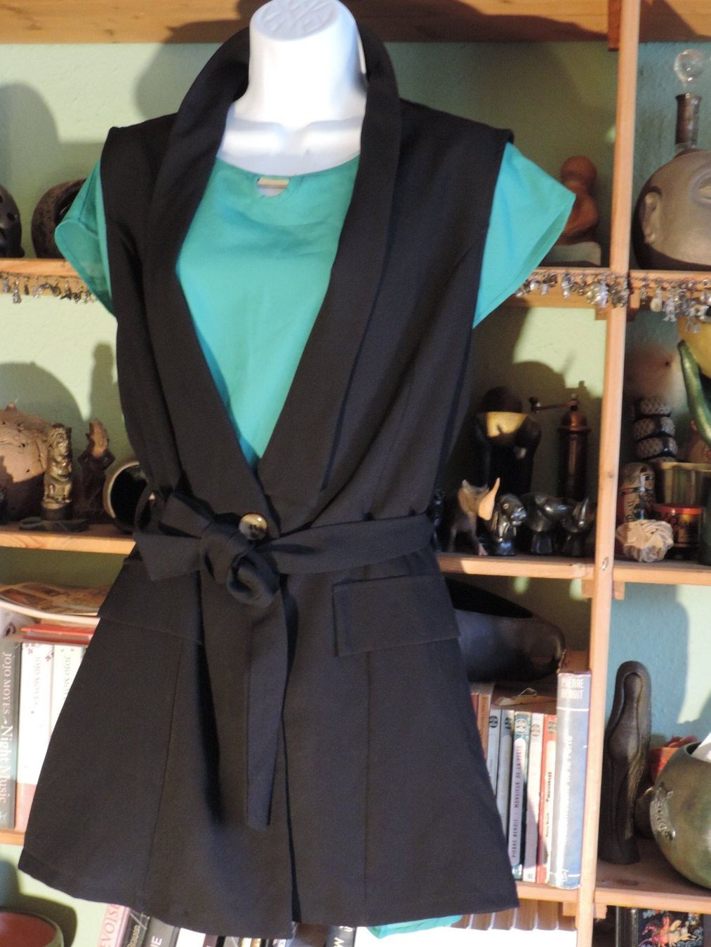 Lotti di vestiti: ensemble haut gilet noir – Usato da Genève venduto da Axelle333 2