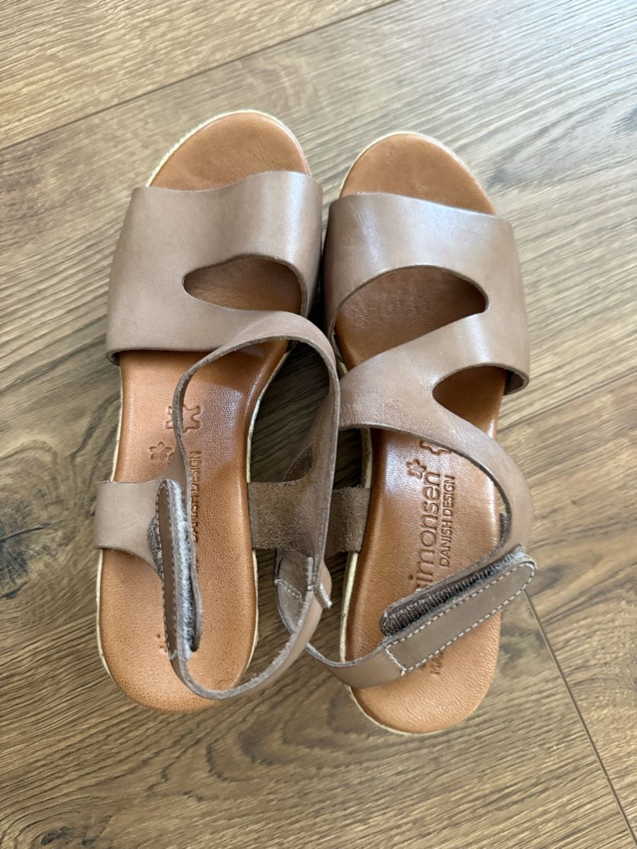 Damenschuhe: Ledersandale – Gebraucht aus Sumiswald von sonrisa70