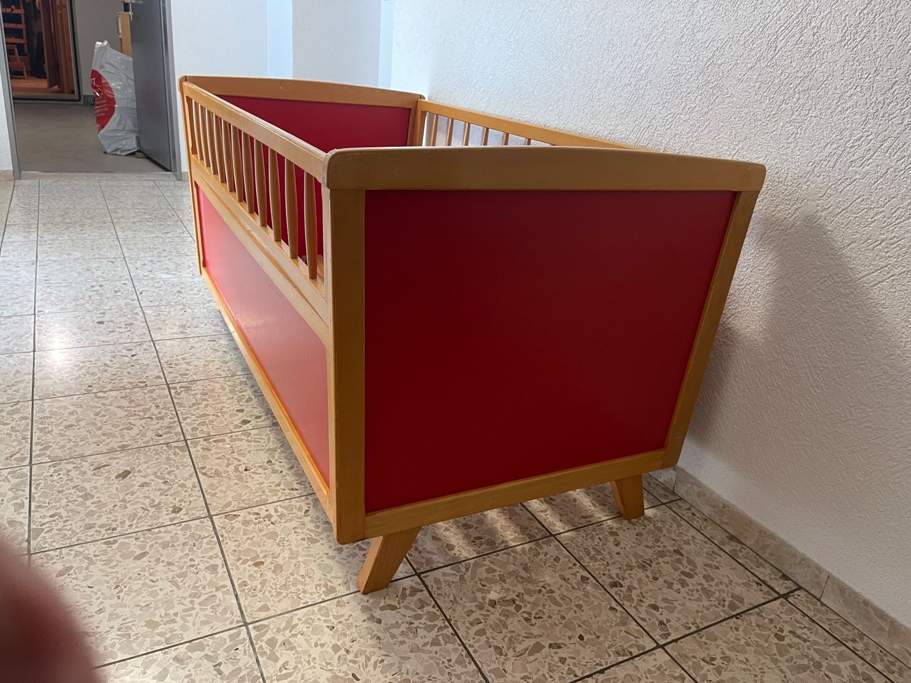 Betten: Vintage Kinderbett – Gebraucht aus St. Gallen von Jgmuer 1