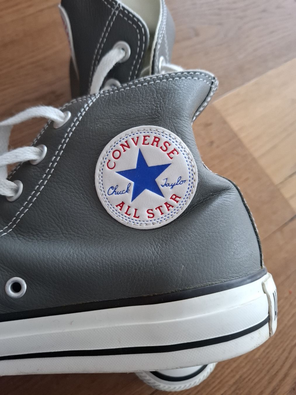 Converse Scarpe da uomo: converse Leder grau 41.5 – Nuovo (secondo la descrizione) da Wauwil venduto da pfand1979 1