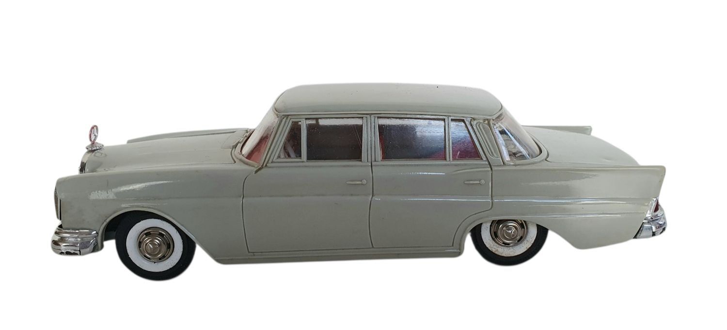 Gama Giocattoli: Gama Mercedes 220 mit Batterieantrieb – Usato da Flawil venduto da JaguarXJSHE 5