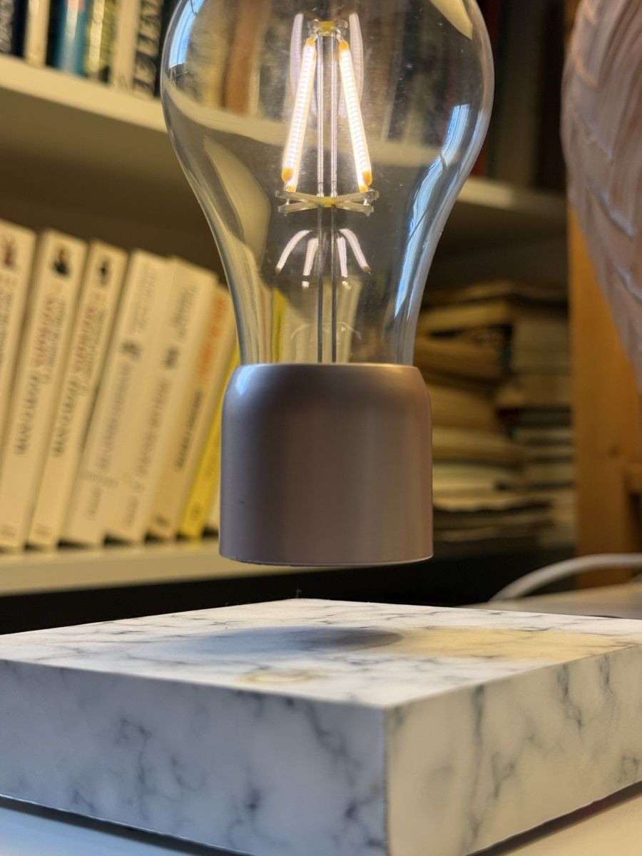 Lampade: Lampe en lévitation magnétique – Nuovo e nell'imballaggio originale da Genève venduto da Benito27 1
