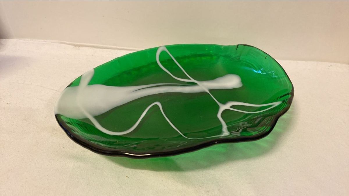 Murano Ciotole: Grüne Glasschale mit weissem Muster – Usato da sursee venduto da trilli-tralli