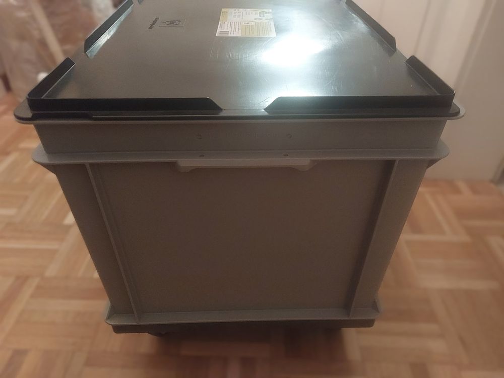 UTZ Rako 60x40x30 mit Deckel+Rollen - Neuwertig NP: 120 CHF (Gebraucht ...