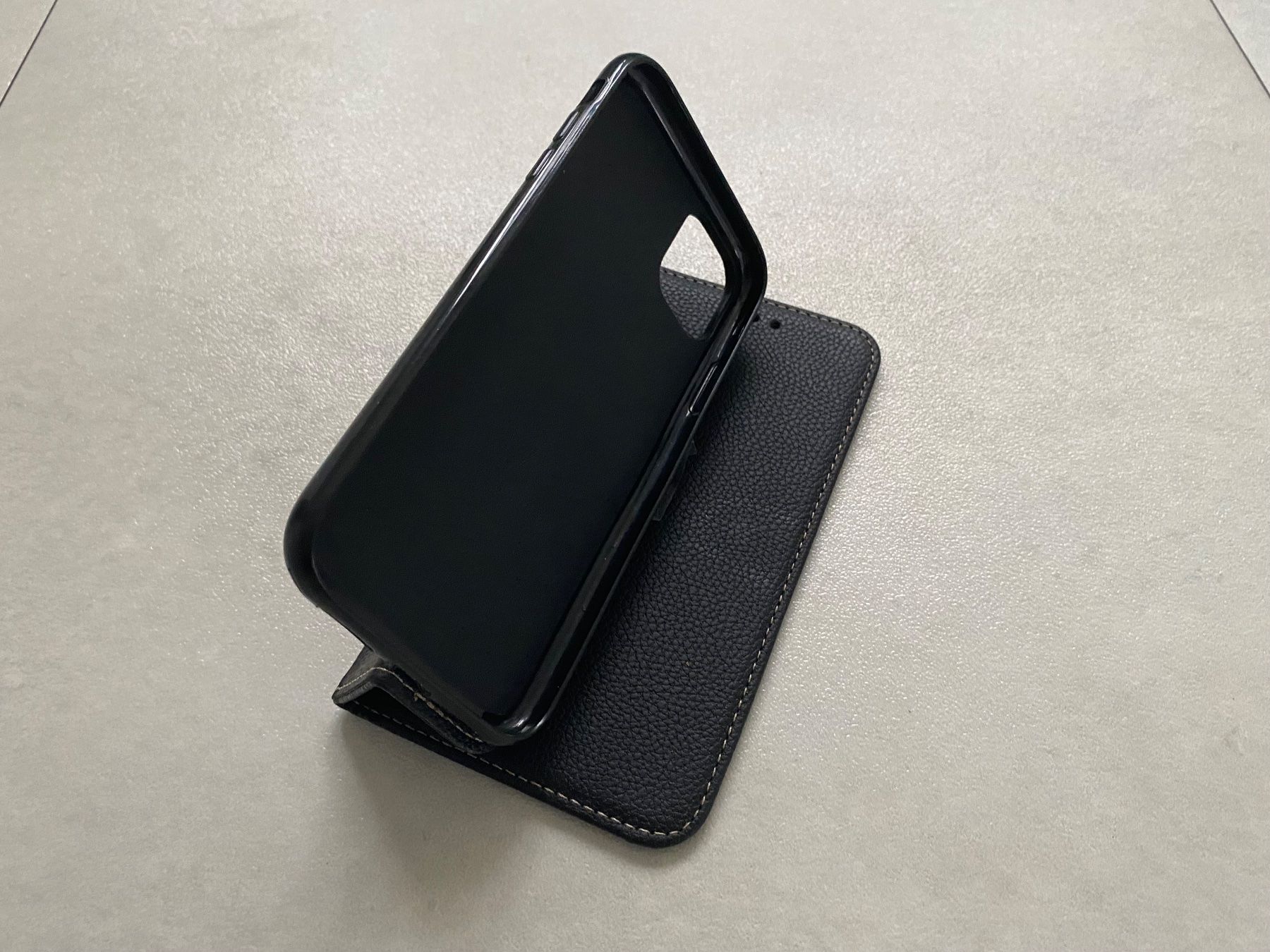 Cover & Protezioni schermo: Leder-Etui Hülle für Iphone 12 Pro Max  – Nuovo e nell'imballaggio originale da Spreitenbach venduto da Brockiland-Flohmarkt 3