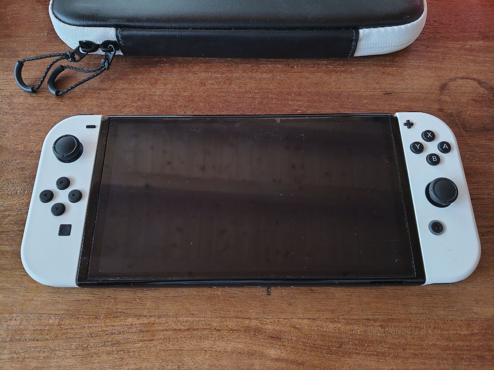 Nintendo Console: Console Nintendo Switch OLED avec jeux et accessoires – Usato da Sierre venduto da WatchMyStuff 1