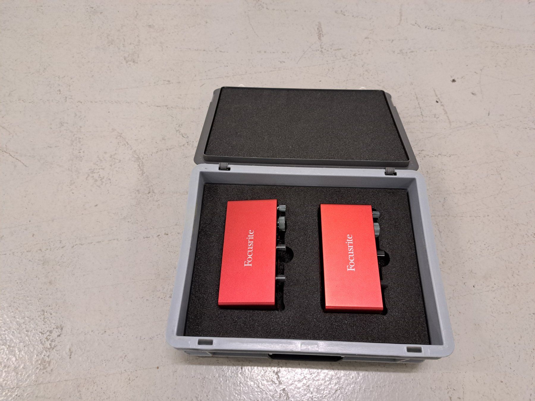 Focusrite Attrezzatura per studi di registrazione: Audio Interface Focusrite Scarlett 2er Set, im Rako-Behälter – Usato da Embrach venduto da lichttechnik 2