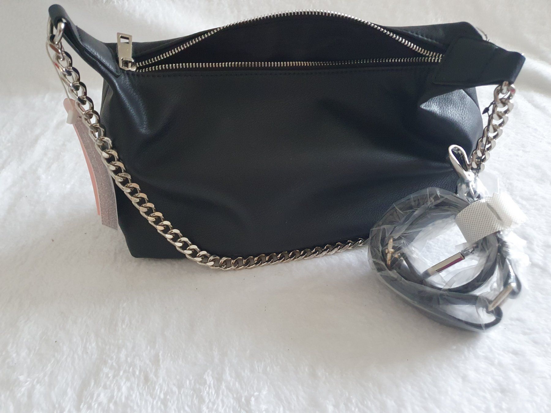 Borse da donna: Schwarze Umhängetasche - Neu! – Nuovo e nell'imballaggio originale da Abtwil AG venduto da MaVo.0710