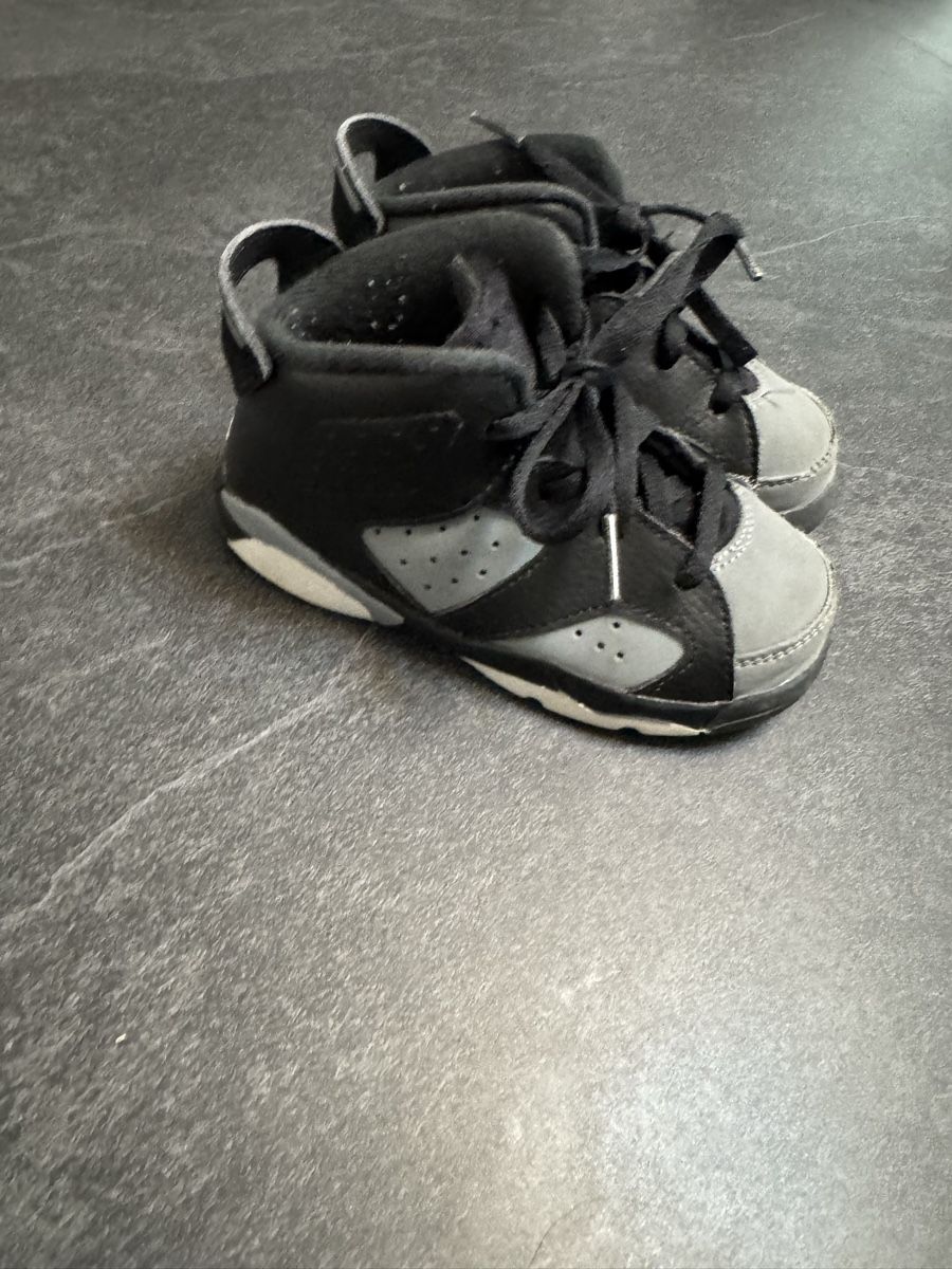 Jordan Scarpe per ragazzi: Jordan Kinderschuhe gr. 25 – Usato da Stetten AG venduto da Dekis-Tradingcards 1