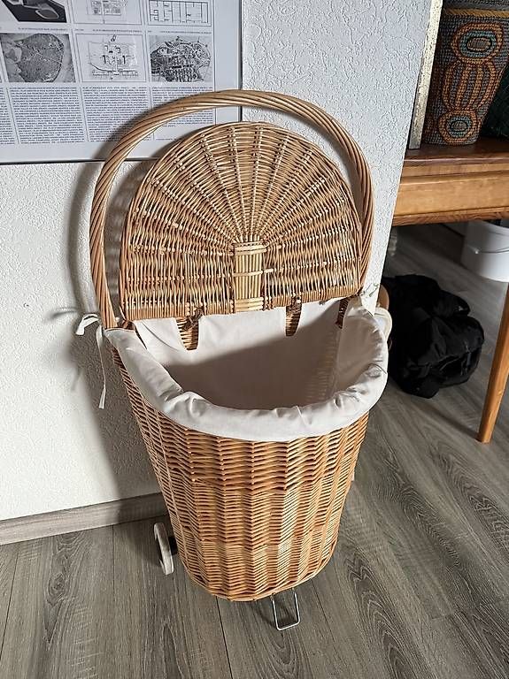 Paniers à linge: Panier à linge Ikea - TOLKNING  – D'occasion à Pully par Tasnimwhatever 3