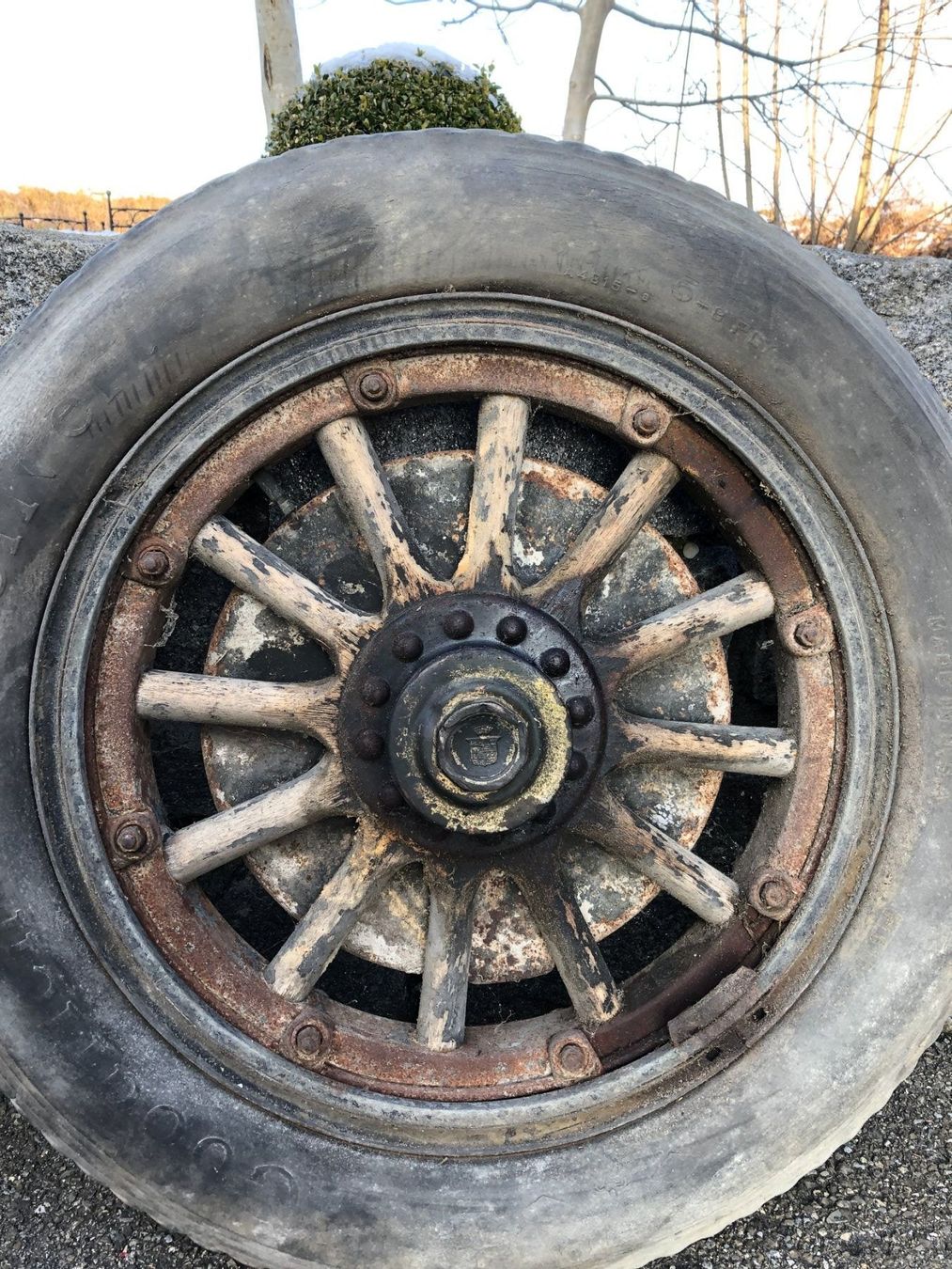 Cadillac Pneus & Kompletträder: Alte Cadillac Holzspeichen-Räder – Gebraucht aus Beinwil (Freiamt) von Zedel1923 2