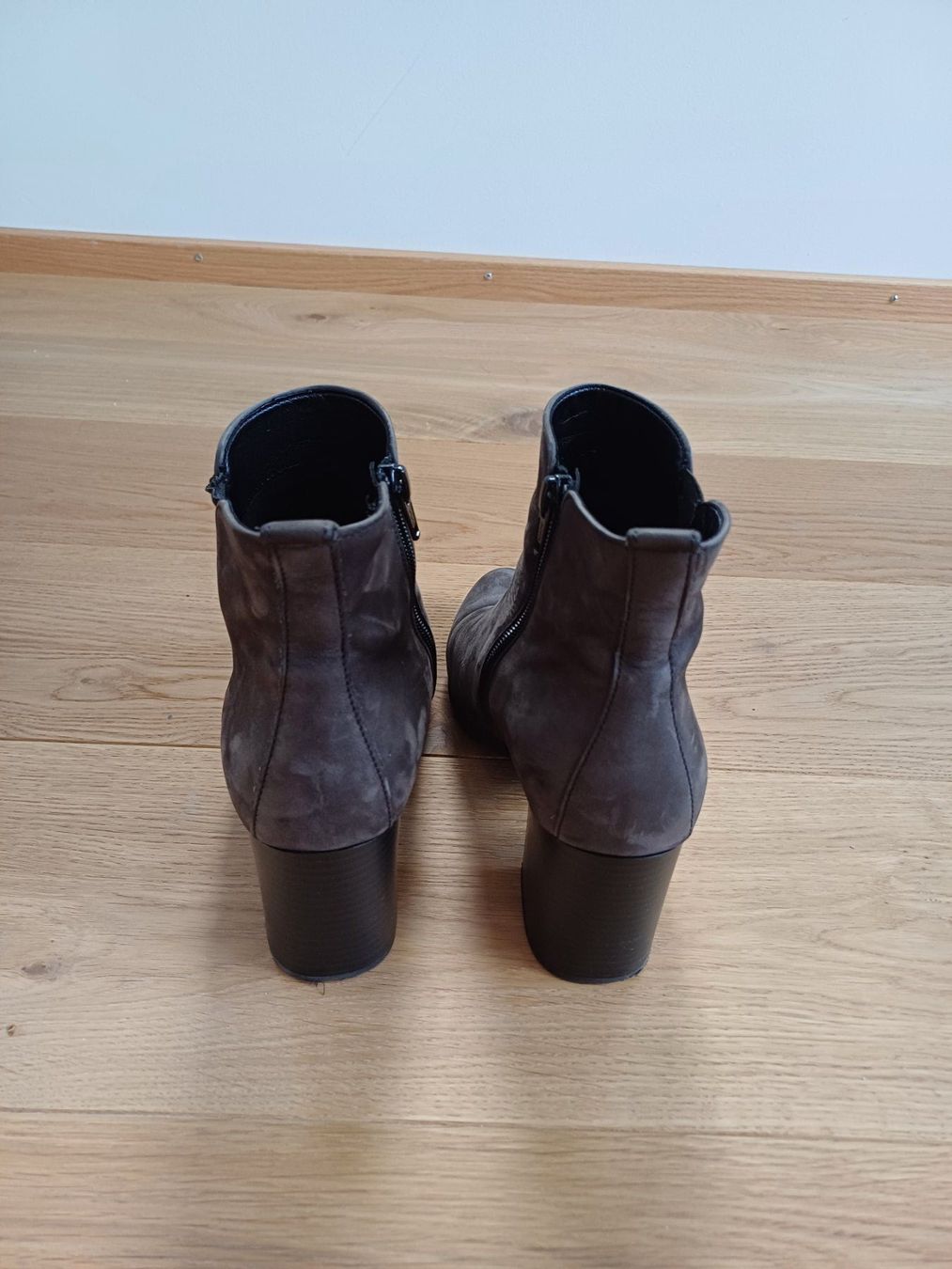 Gabor Scarpe da donna: Gabor Kurzstiefel Dunkelbeige Wildleder – Usato da Baden venduto da lm6_dwv5 3