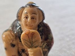 Netsuke aus Japan TAGUA NUSS