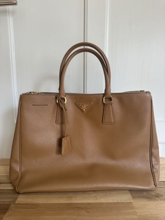 Prada Galleria - Saffiano Leder - Beige / Tan