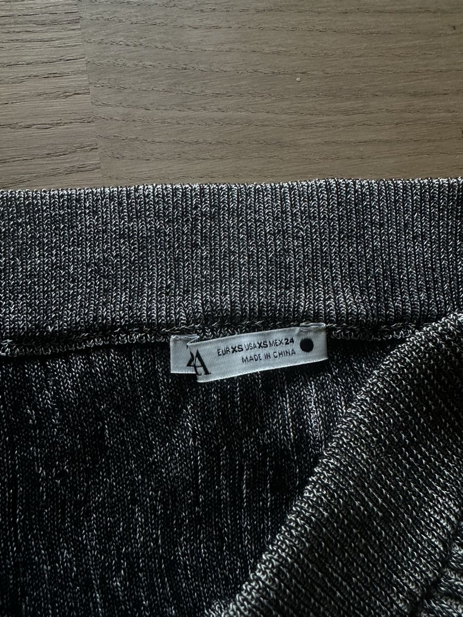 Zara Röcke: Damen Rock gerippt schwarz silber – Gebraucht aus Kloten von niinaa.5 1