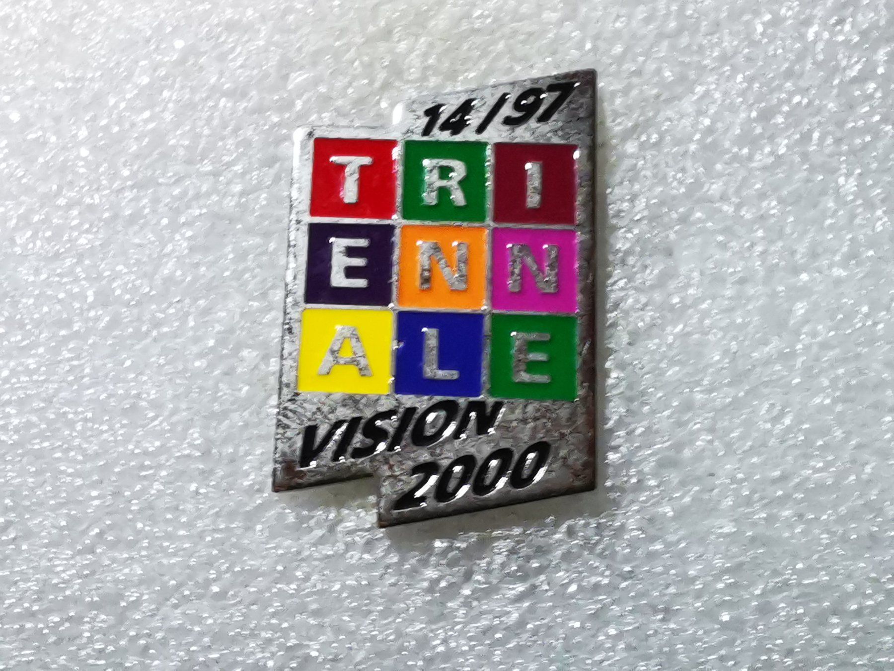 Plaketten & Abzeichen: Ansteckpin 55: Triennale – Gebraucht aus Oppligen von Pin-Fall-Shop