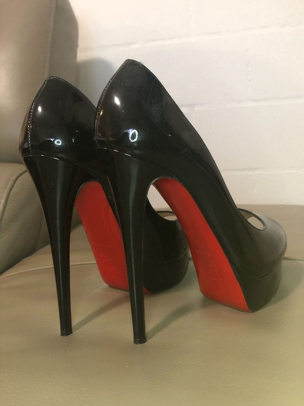 Christian Louboutin Damenschuhe: Cristian Louboutin Schuhe Gr.38 – Gebraucht aus Zürich von  3
