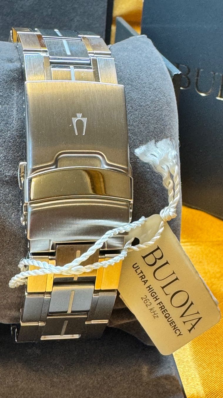 Bulova Montres: Bulova Precisionist  Champlain Chronograph Full Set Neu – Neuf avec emballage d'origine à Untersiggenthal par TimeandShine 8