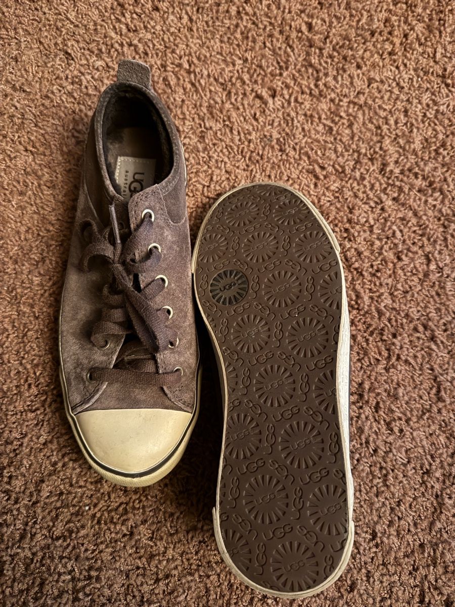 Ugg Chaussures femmes: UGG Sneaker brown Gr. 38 – D'occasion à Oetwil am See par sunnechoenigin 1