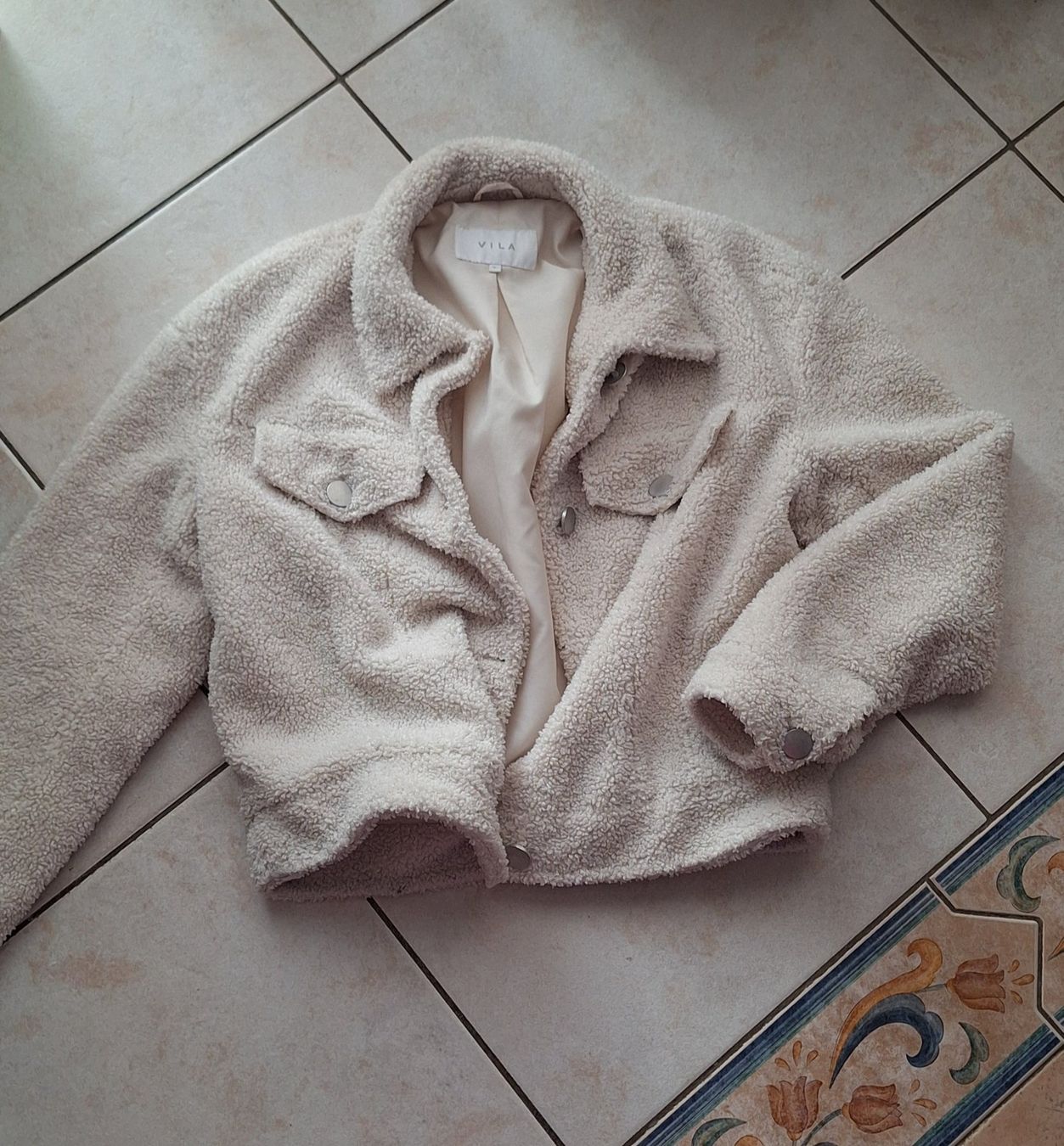 Vila Giacche: Veste teddy beige VILA taille S – Usato da St-Triphon venduto da Jldr0 2