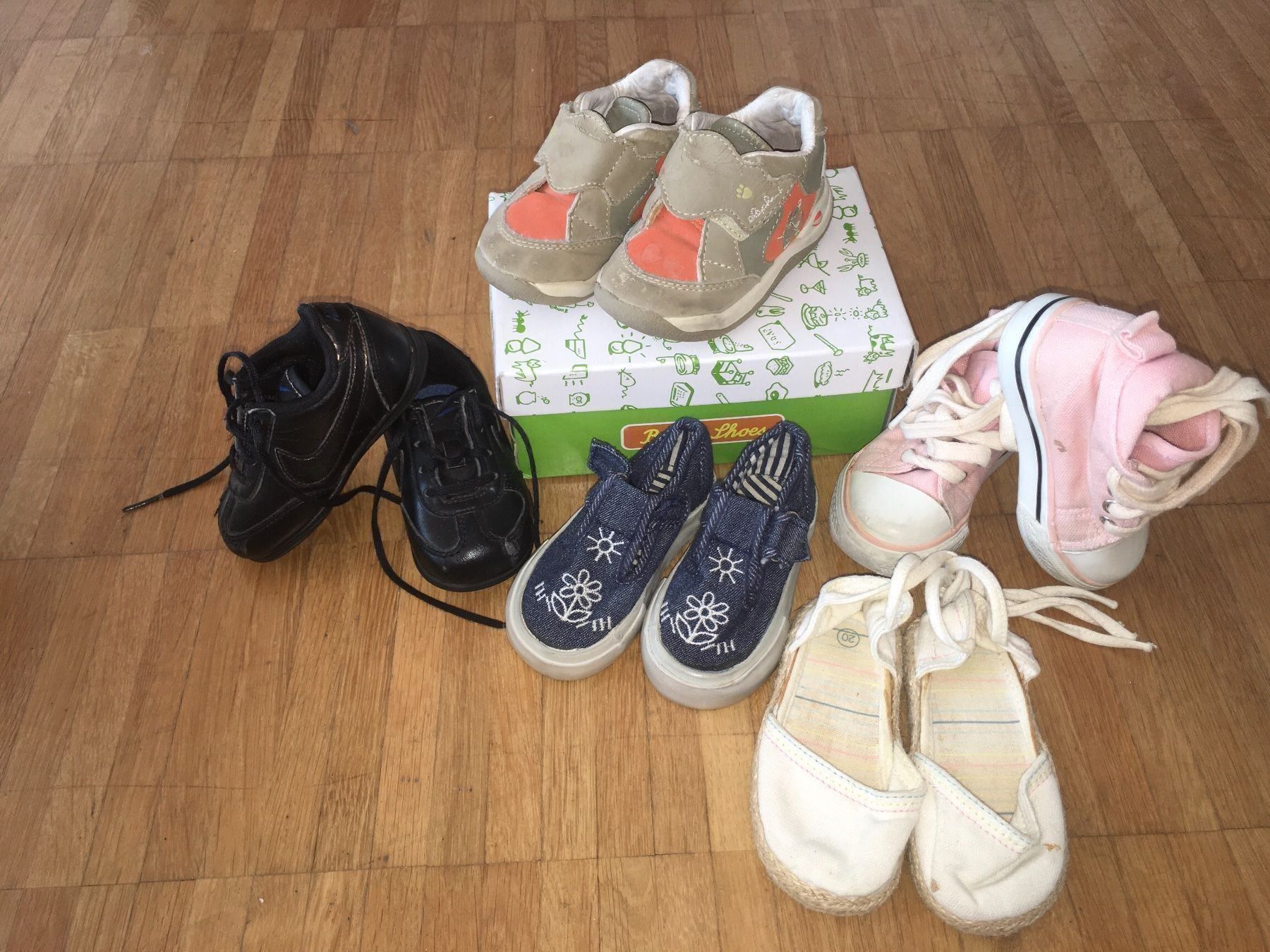 Nike Scarpe per ragazzi: Kleinkinder Schuhe Gr. 20 – Usato da Untersiggenthal venduto da Sonnenschein015