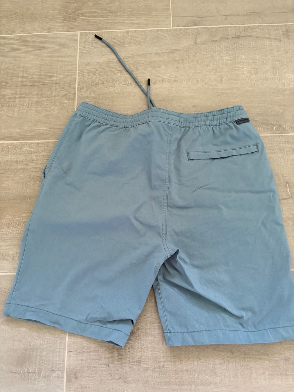 Pantaloni: Shorts bleu PROJEK taille M  bon état – Usato da Lausanne venduto da opi_92cn 2