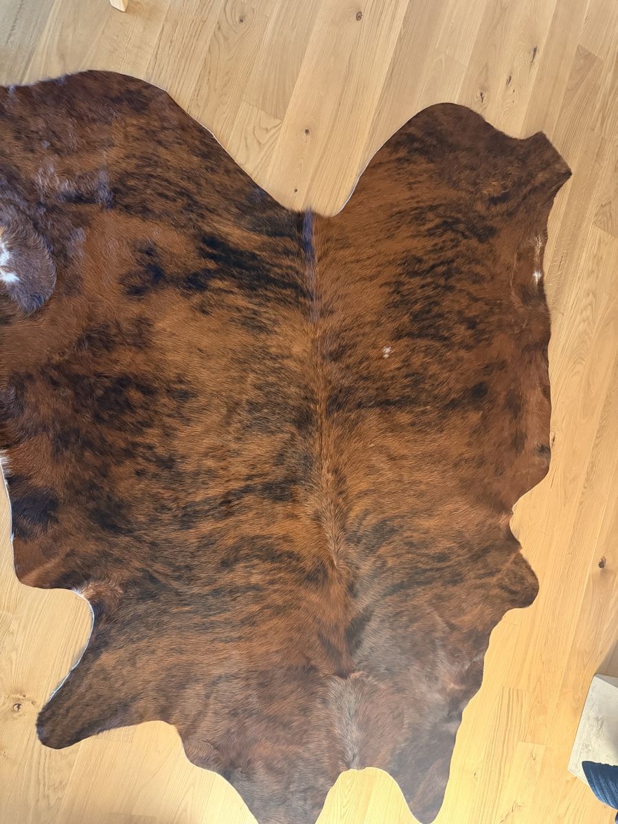 Teppiche: Cowhide Rug Brown/Black Medium Size Used – Gebraucht aus Bülach von alm_z5v7