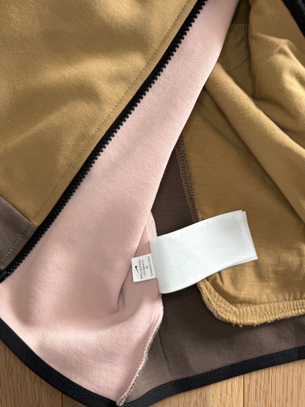 Nike Giacche: Nike Tech Fleece – Usato da La Chaux-de-Fonds venduto da slishwardrobe 4