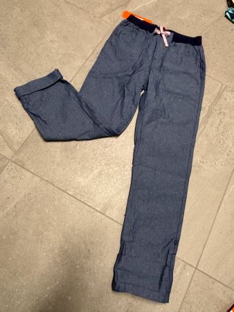 Pantalon léger peut faire 3/4 neuf taille 140