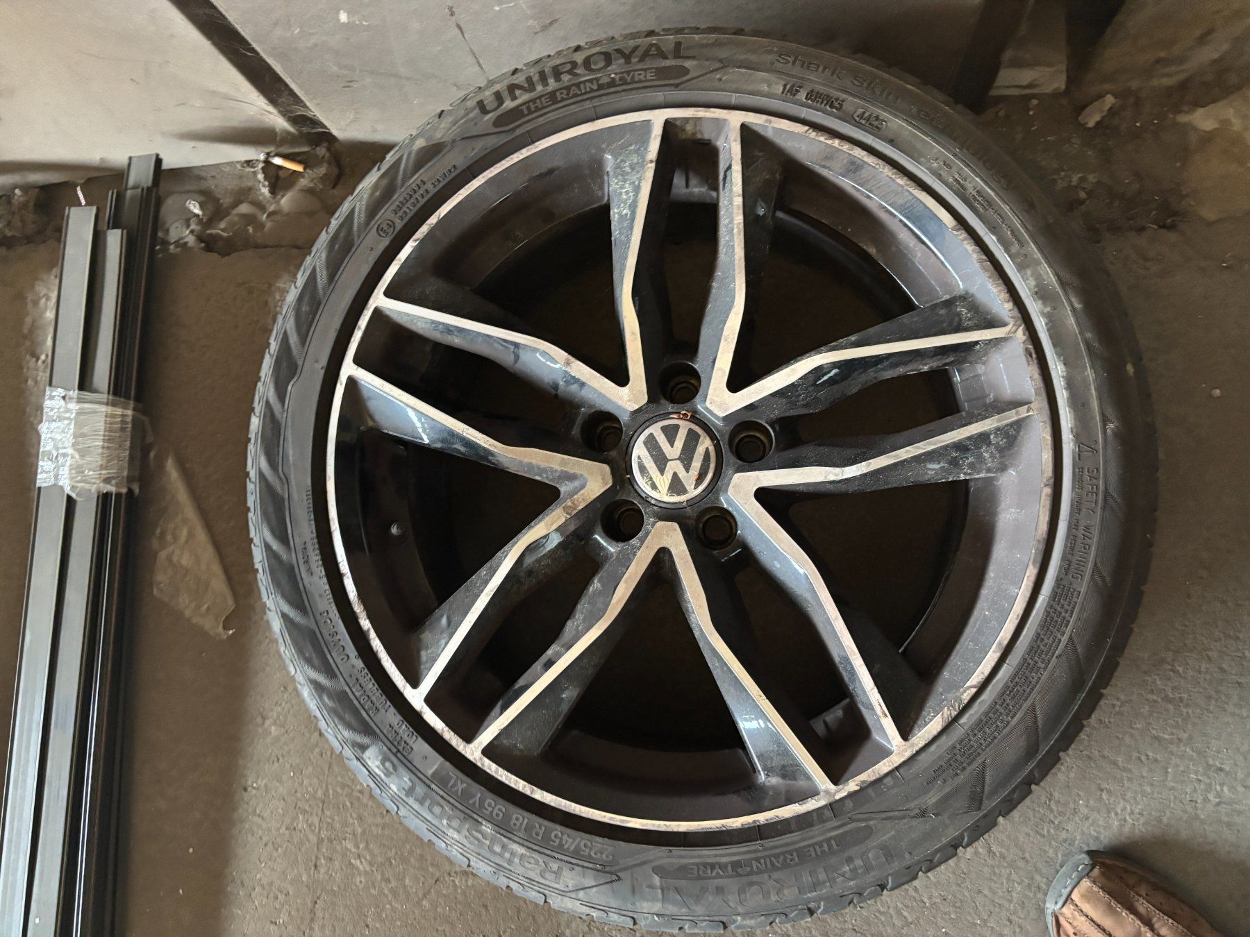 Volkswagen Pneus & Kompletträder: Sommerräder Alu VW – Gebraucht aus Eichberg von Frrw 4